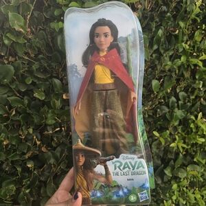 Disney Raya Doll with Red Cape